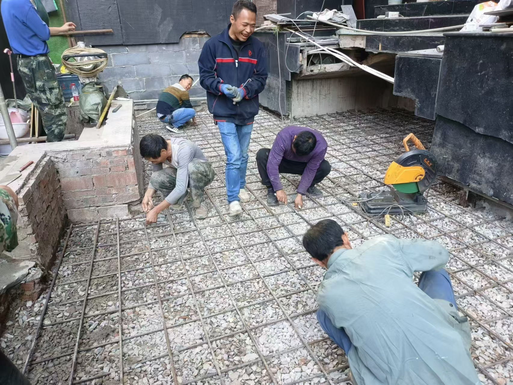 室外地面下沉维修