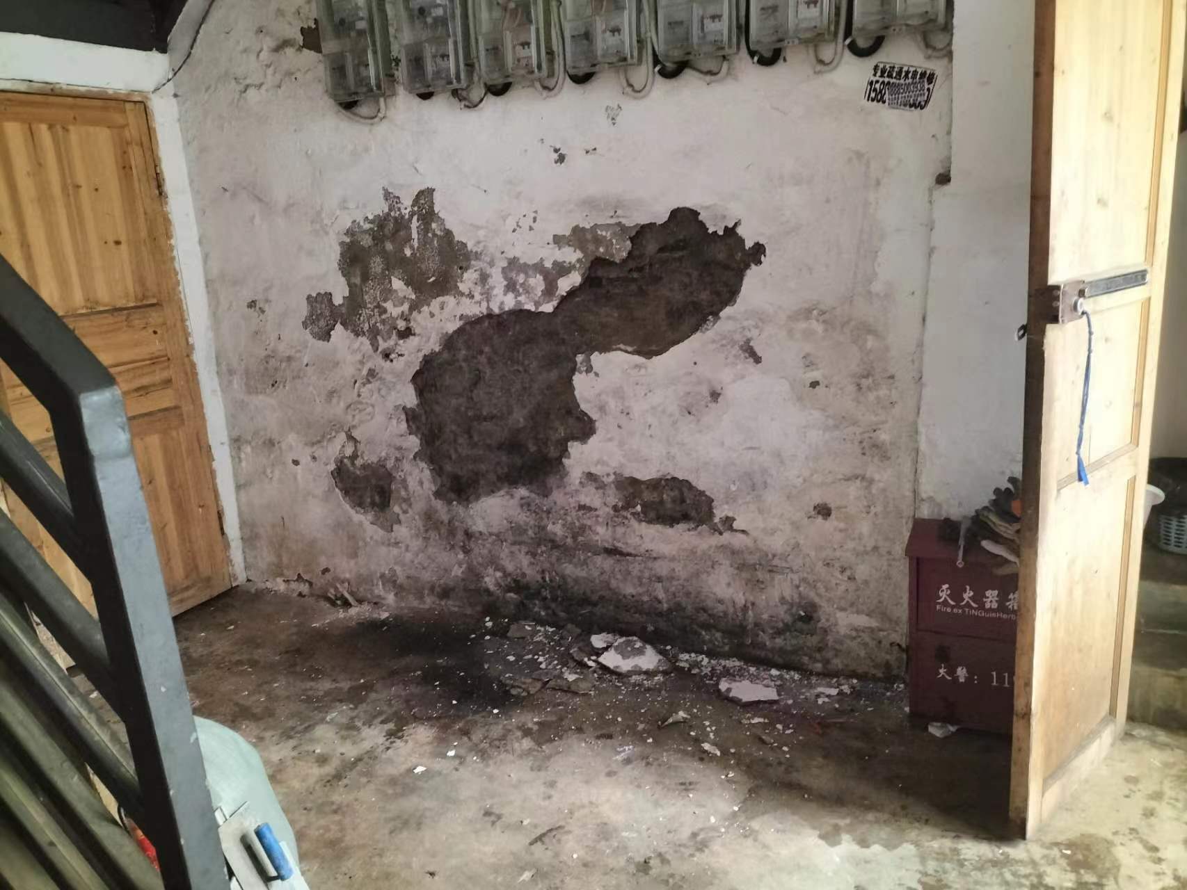 楼梯间墙面修补